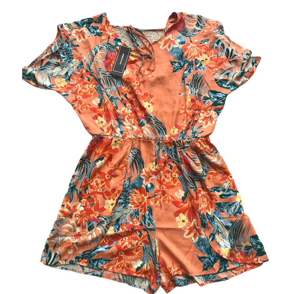 BCBGMaxAzria Flutter Sleeve Woven Romper, Size M - Picture 5 of 8